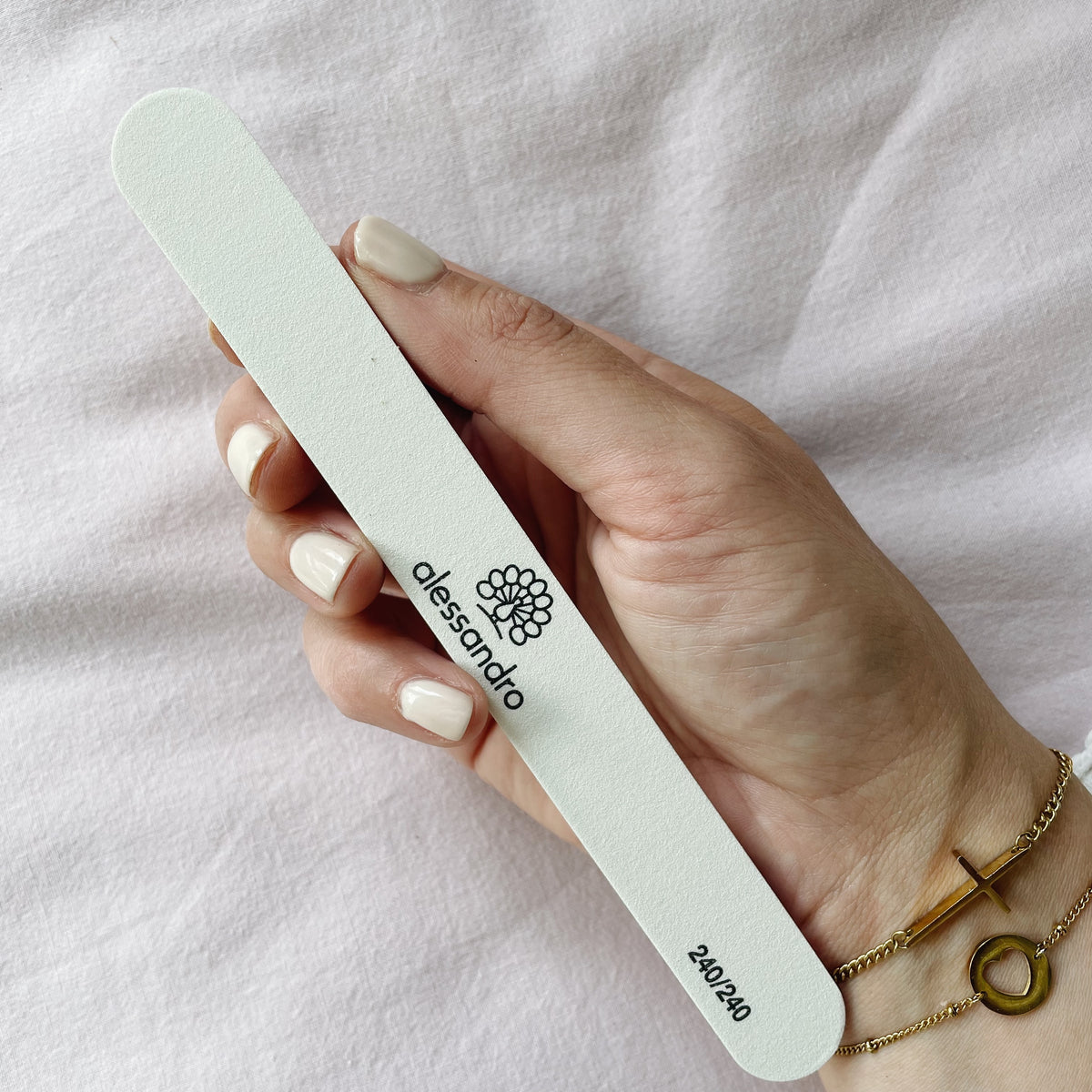 alessandro-nagel-vijl-240-240-grid