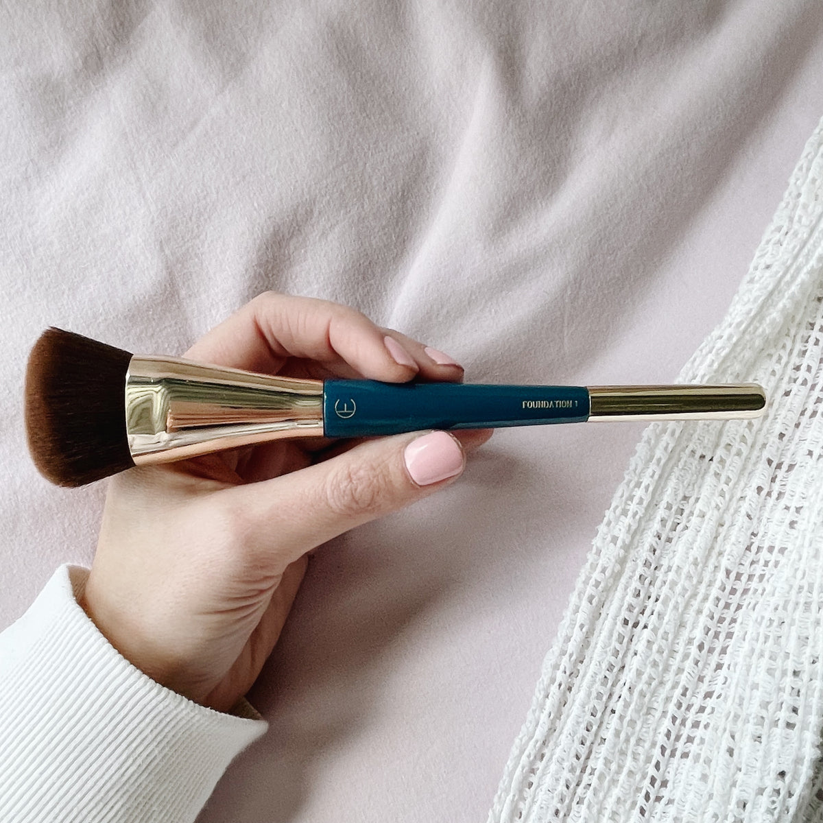 elin cosmetics foundation 1 brush make-up borstel om found de teint aan te brengen