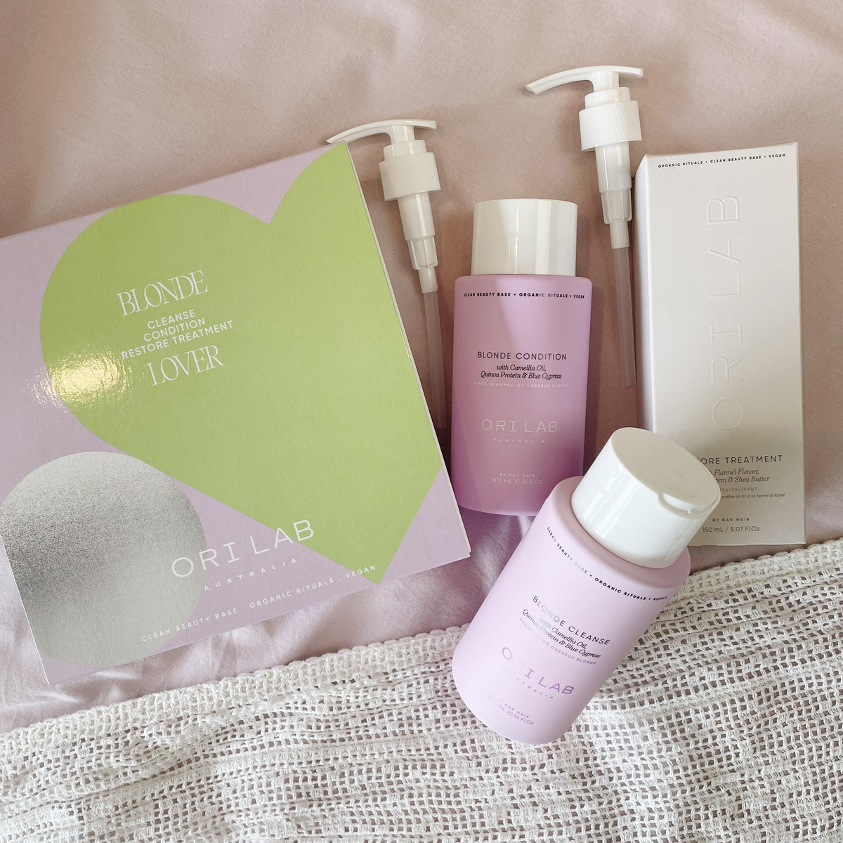 Deze Blonde Lover Set bevat full size blonde cleanse, blonde condition en restore treatment.