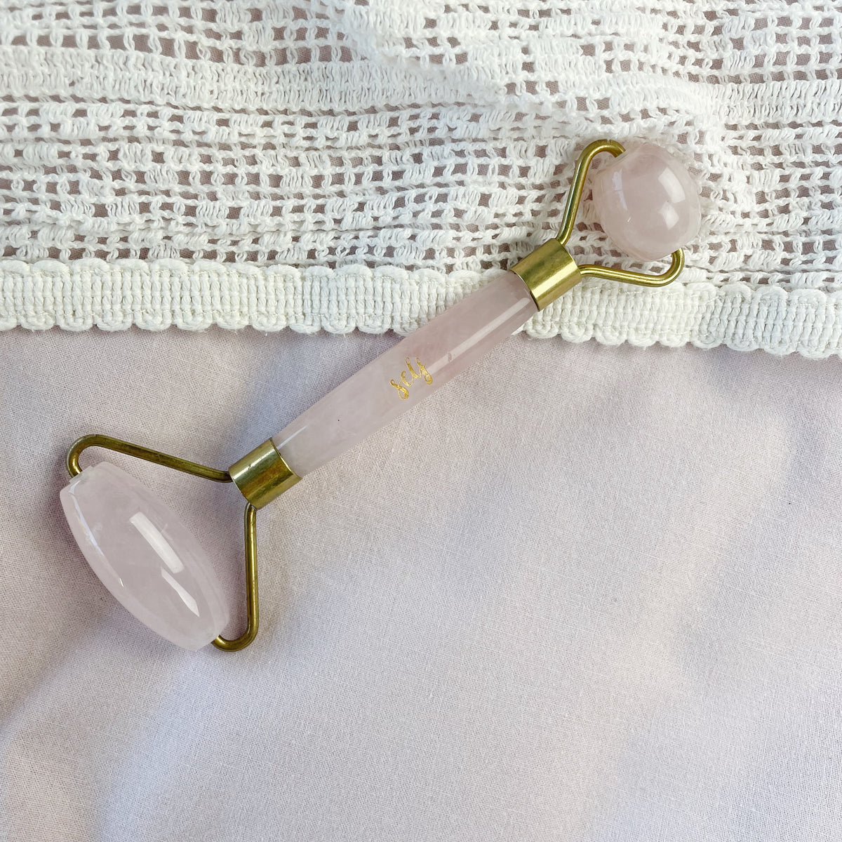 natural-self-facial-roller-rose-quartz